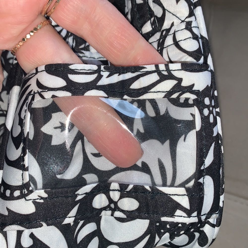 Black and white soft-sided lunch bag with handles - Picture 3 of 7